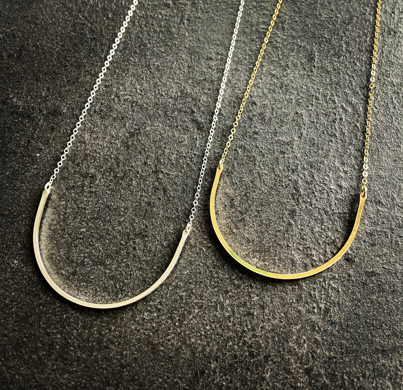 Curve Necklace